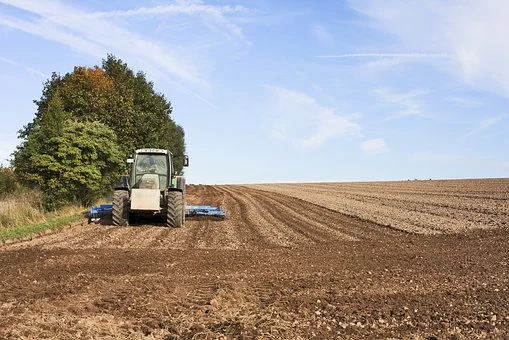 W jaki sposób zadbać o maszyny rolne i spowodować, żeby wydajnie pracowały?